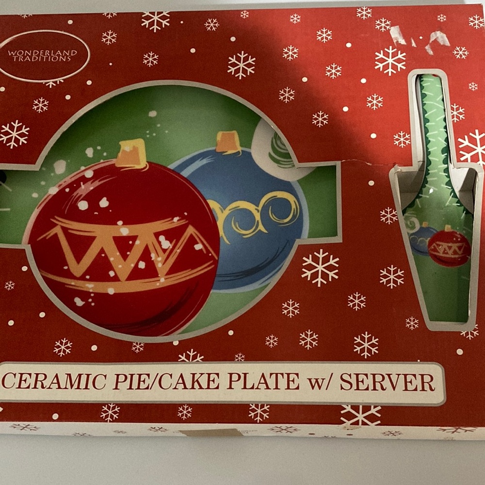 Wonderland Traditions Ceramic Pie/Cake Plate with Server